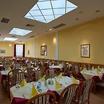 Ruzica- Glavna Zgrada I Depandanse Hotel 3*