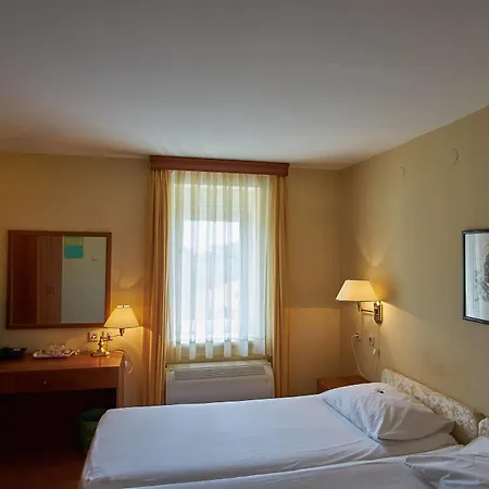 Ruzica- Glavna Zgrada I Depandanse Hotel