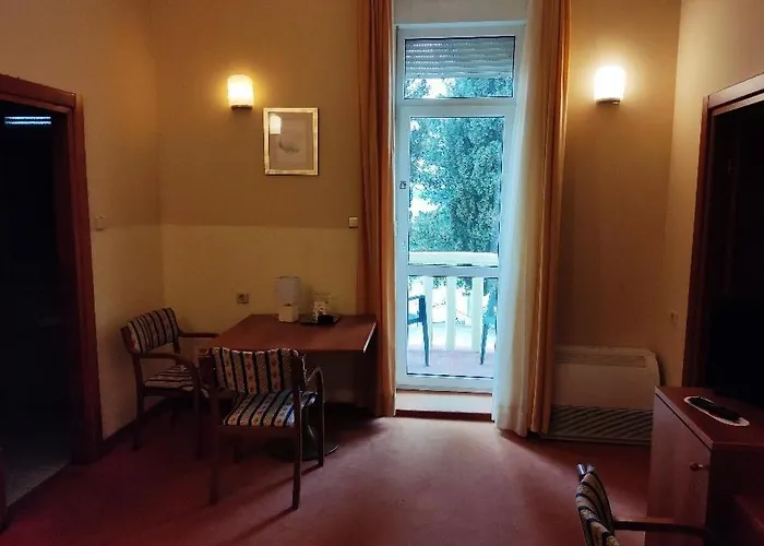 Ruzica- Glavna Zgrada I Depandanse Otel