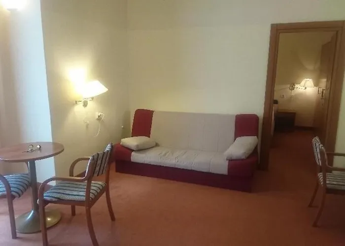 Ruzica- Glavna Zgrada I Depandanse Otel 3*