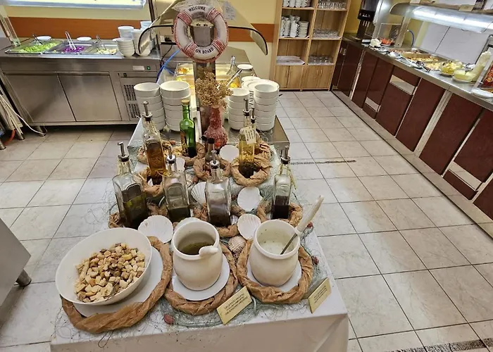 Otel Ruzica- Glavna Zgrada I Depandanse Crikvenica