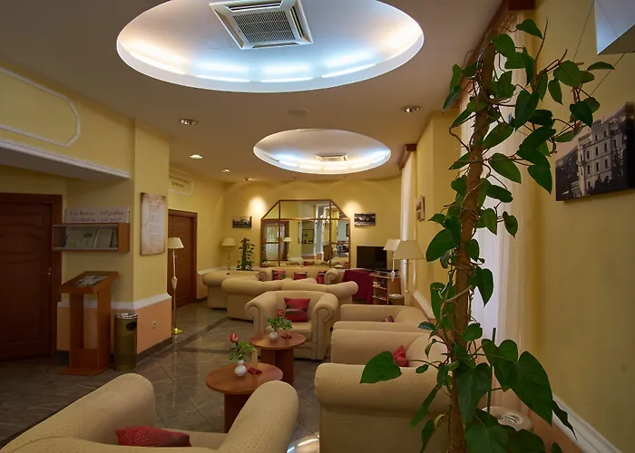 Ruzica- Glavna Zgrada I Depandanse Otel 3*