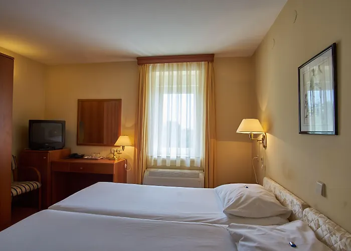 Otel Ruzica- Glavna Zgrada I Depandanse