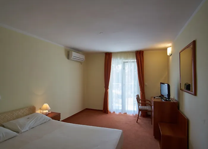 Ruzica- Glavna Zgrada I Depandanse Otel Crikvenica
