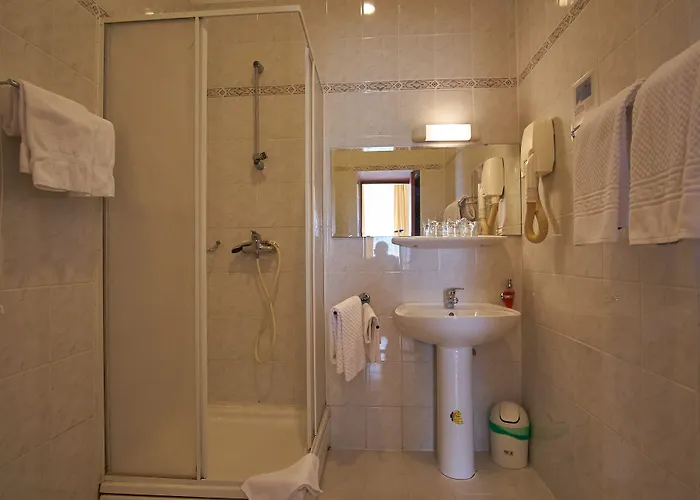 Otel Ruzica- Glavna Zgrada I Depandanse Crikvenica