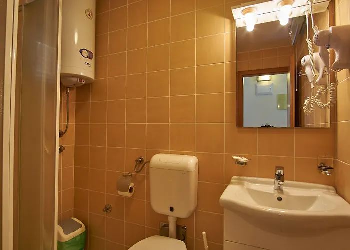 Otel Ruzica- Glavna Zgrada I Depandanse Crikvenica