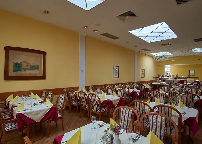Ruzica- Glavna Zgrada I Depandanse Otel