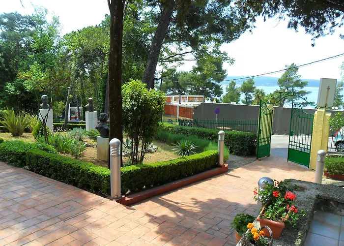 Ruzica- Glavna Zgrada I Depandanse Otel