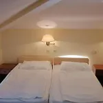 Ruzica- Glavna Zgrada I Depandanse Crikvenica