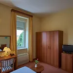 Ruzica- Glavna Zgrada I Depandanse