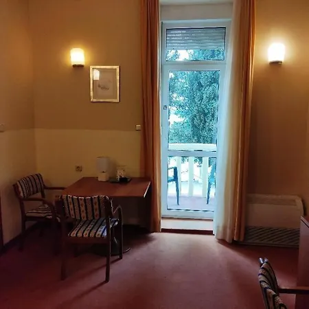 Ruzica- Glavna Zgrada I Depandanse Hotell