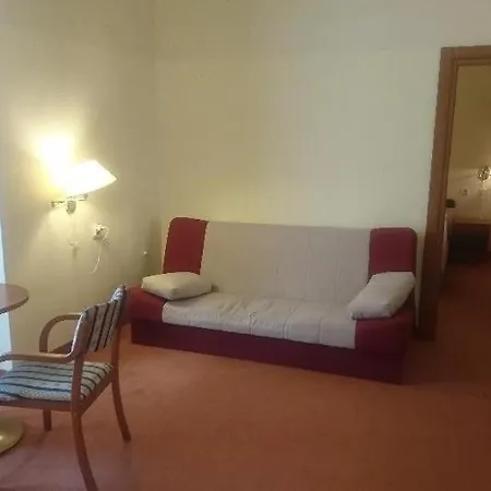 Ruzica- Glavna Zgrada I Depandanse Hotell 3*