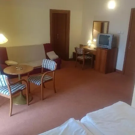 Ruzica- Glavna Zgrada I Depandanse Hotel 3*