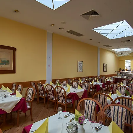 Ruzica- Glavna Zgrada I Depandanse Hotel