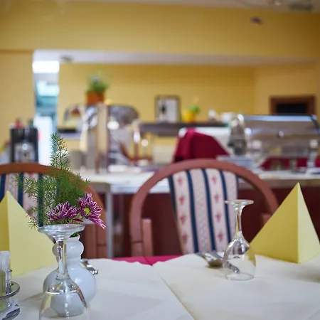 Ruzica- Glavna Zgrada I Depandanse Crikvenica