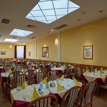 Ruzica- Glavna Zgrada I Depandanse Hotel 3*