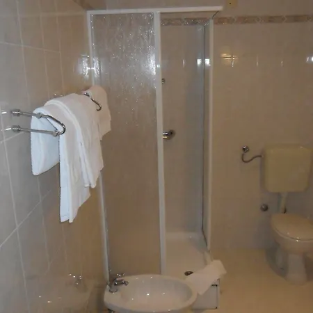 Ruzica- Glavna Zgrada I Depandanse Hotell Crikvenica