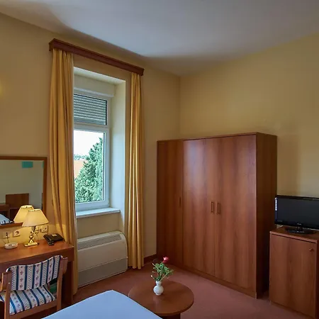 Ruzica- Glavna Zgrada I Depandanse 3* Crikvenica