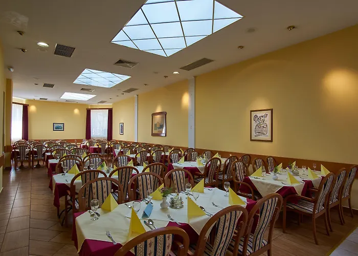 Ruzica- Glavna Zgrada I Depandanse Hotel 3*