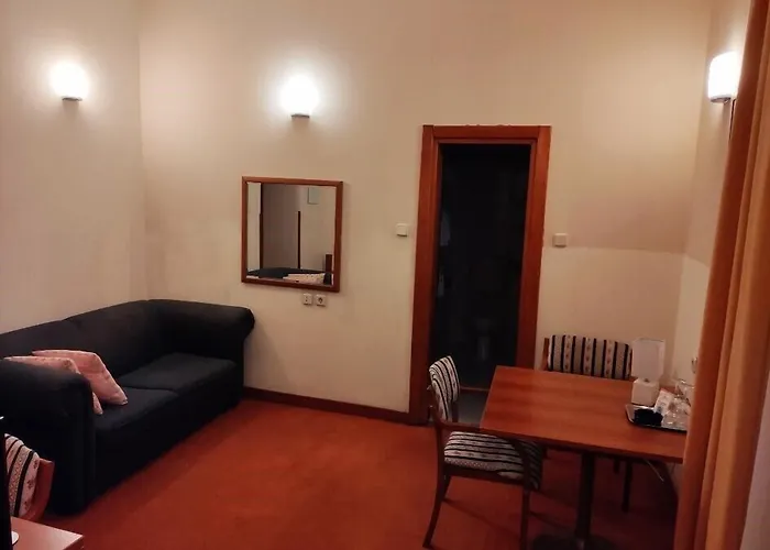 Ruzica- Glavna Zgrada I Depandanse Hotel